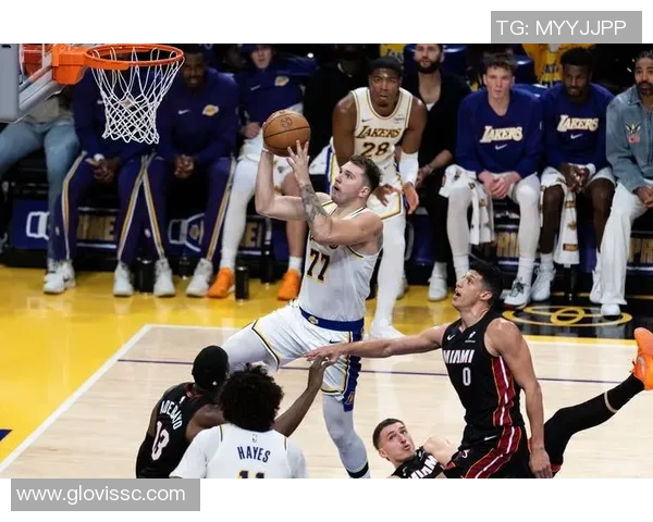 热火与湖人精彩对决录像回放全程回顾与精彩瞬间分析