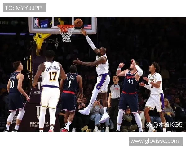 2014年湖人与快船的激烈对决回顾与赛季精彩瞬间分析